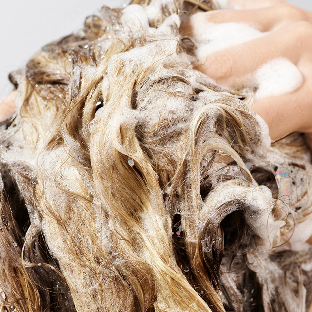 
                  
                    Shampoing brillance et éclat BRILLIANCE & SHINE
                  
                